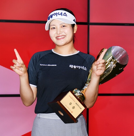 WGTOUR 11번째 우승컵 홍현지 \